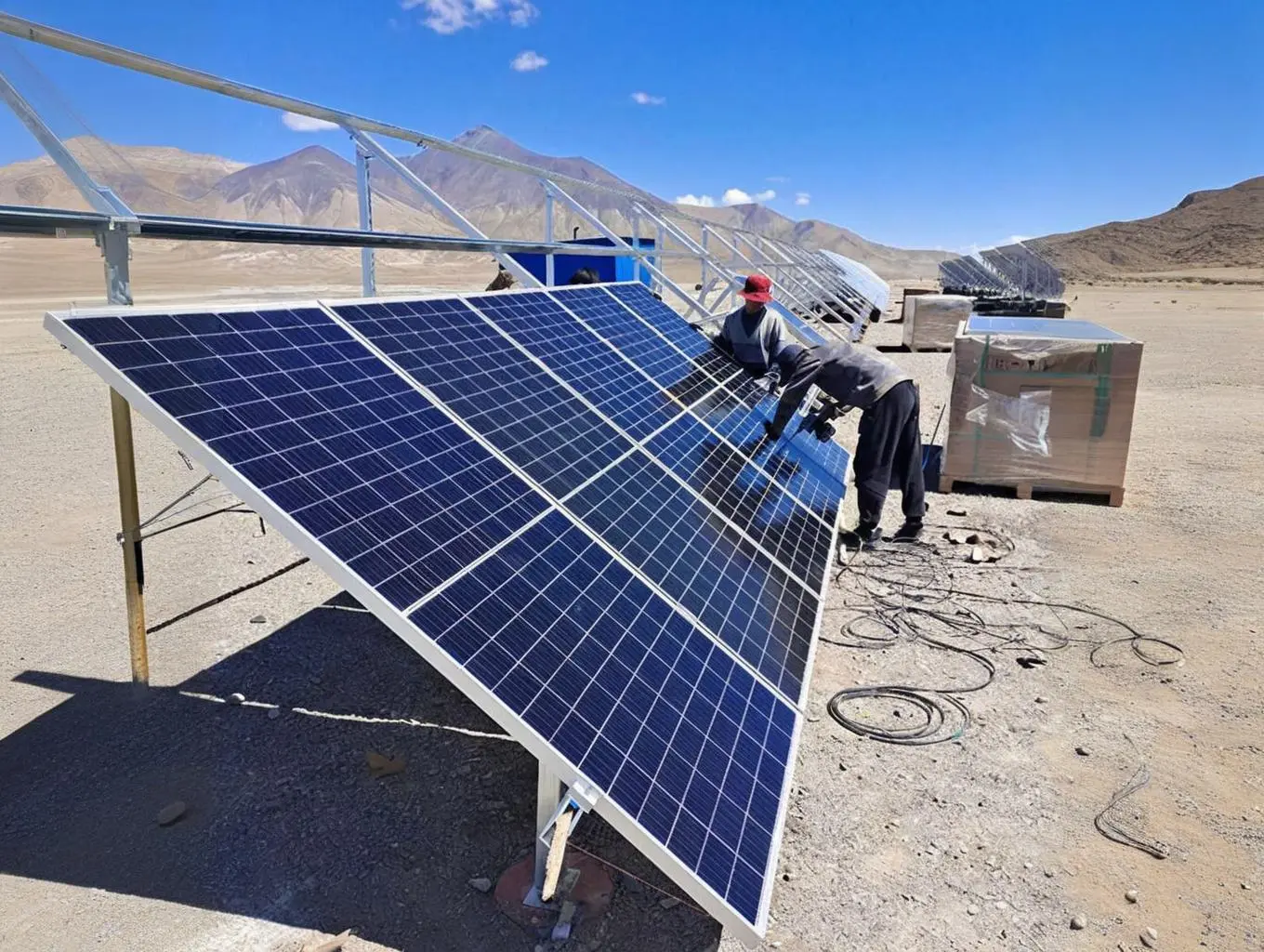 Installation d'une batterie et d'un panneau solaire de 100kwh - PKNERGY